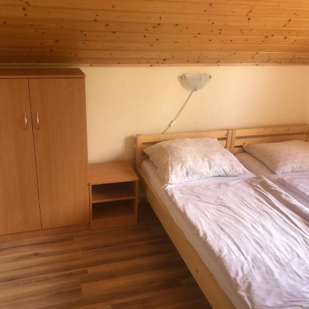 Zalakarosi Egerfa Nyaralohaz Foeldszinti Es Emeleti Apartman ภายนอก รูปภาพ