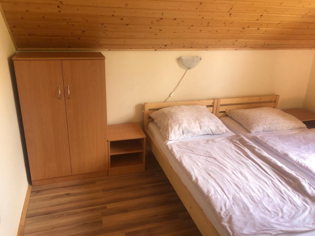 Zalakarosi Egerfa Nyaralohaz Foeldszinti Es Emeleti Apartman ภายนอก รูปภาพ