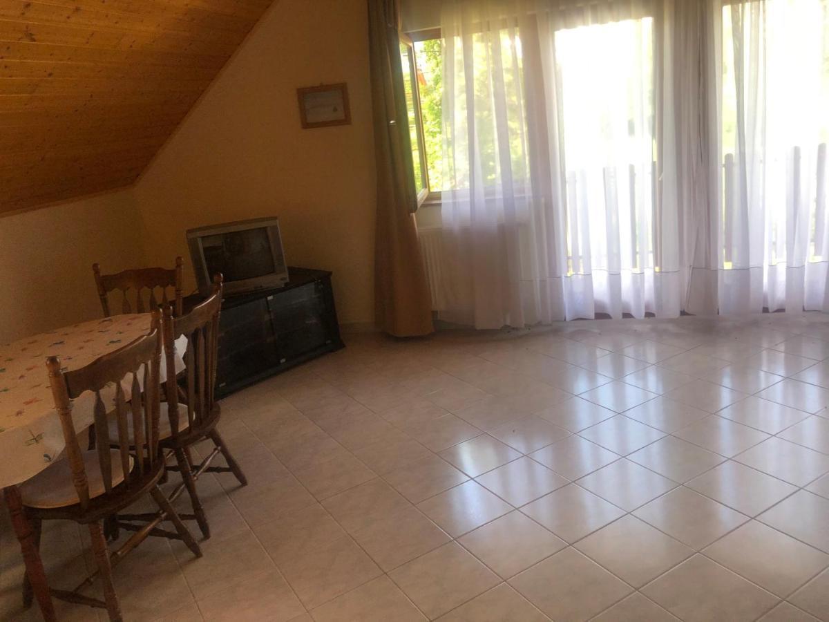 Zalakarosi Egerfa Nyaralohaz Foeldszinti Es Emeleti Apartman ภายนอก รูปภาพ