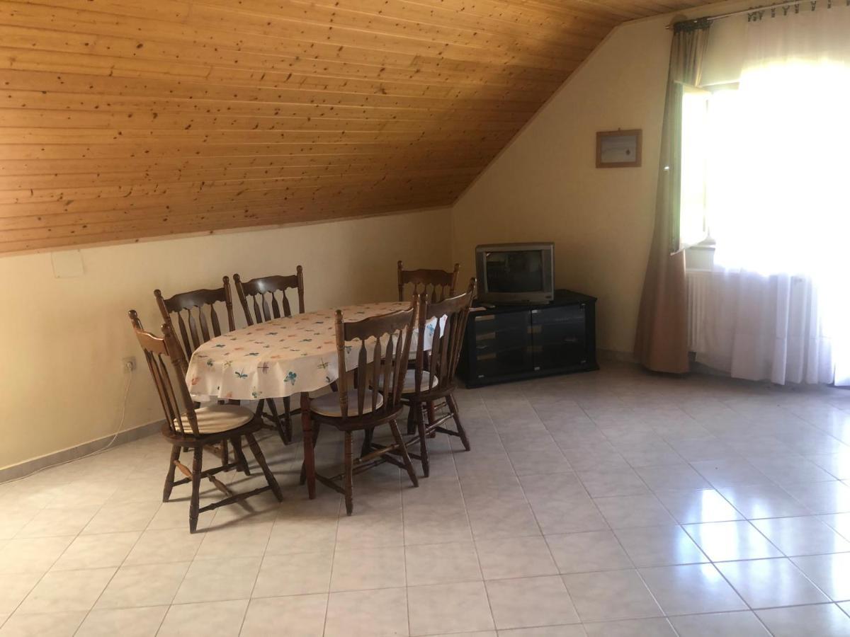 Zalakarosi Egerfa Nyaralohaz Foeldszinti Es Emeleti Apartman ภายนอก รูปภาพ