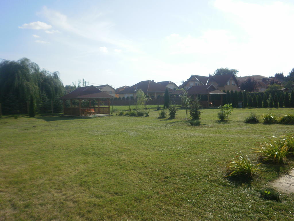 Zalakarosi Egerfa Nyaralohaz Foeldszinti Es Emeleti Apartman ภายนอก รูปภาพ