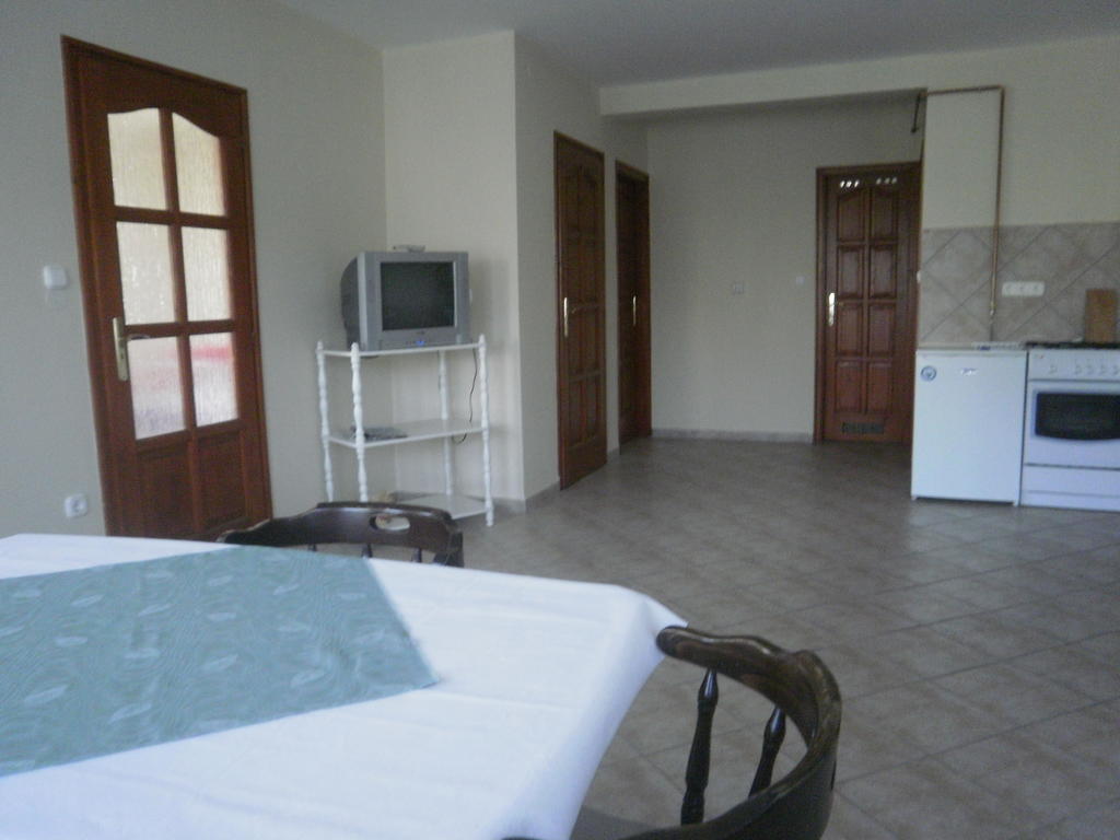 Zalakarosi Egerfa Nyaralohaz Foeldszinti Es Emeleti Apartman ห้อง รูปภาพ