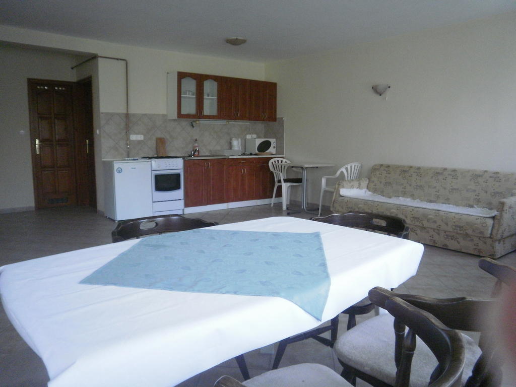 Zalakarosi Egerfa Nyaralohaz Foeldszinti Es Emeleti Apartman ห้อง รูปภาพ