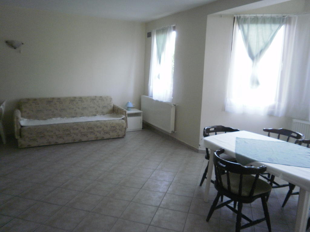 Zalakarosi Egerfa Nyaralohaz Foeldszinti Es Emeleti Apartman ห้อง รูปภาพ