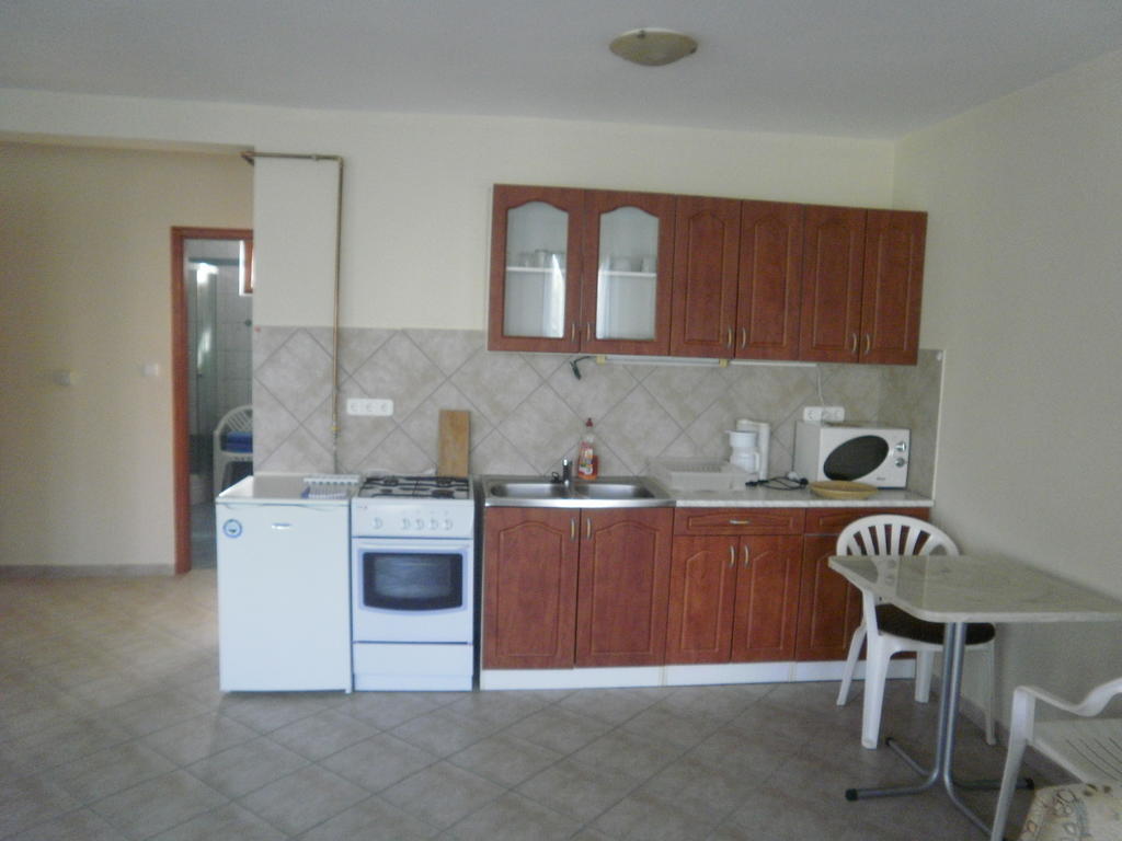 Zalakarosi Egerfa Nyaralohaz Foeldszinti Es Emeleti Apartman ห้อง รูปภาพ
