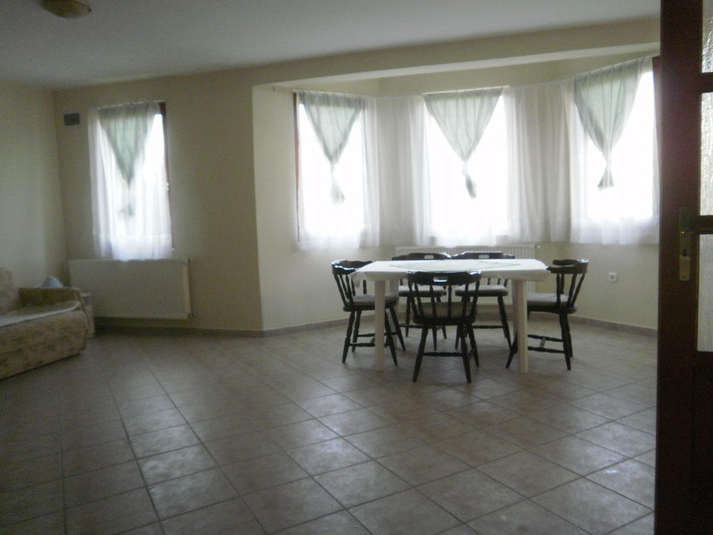 Zalakarosi Egerfa Nyaralohaz Foeldszinti Es Emeleti Apartman ห้อง รูปภาพ