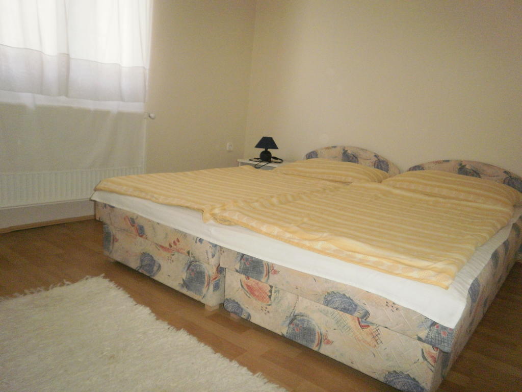 Zalakarosi Egerfa Nyaralohaz Foeldszinti Es Emeleti Apartman ห้อง รูปภาพ