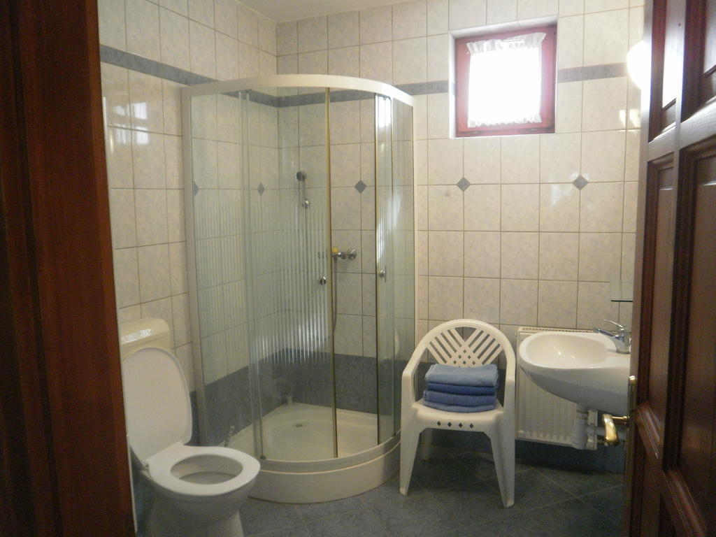 Zalakarosi Egerfa Nyaralohaz Foeldszinti Es Emeleti Apartman ห้อง รูปภาพ
