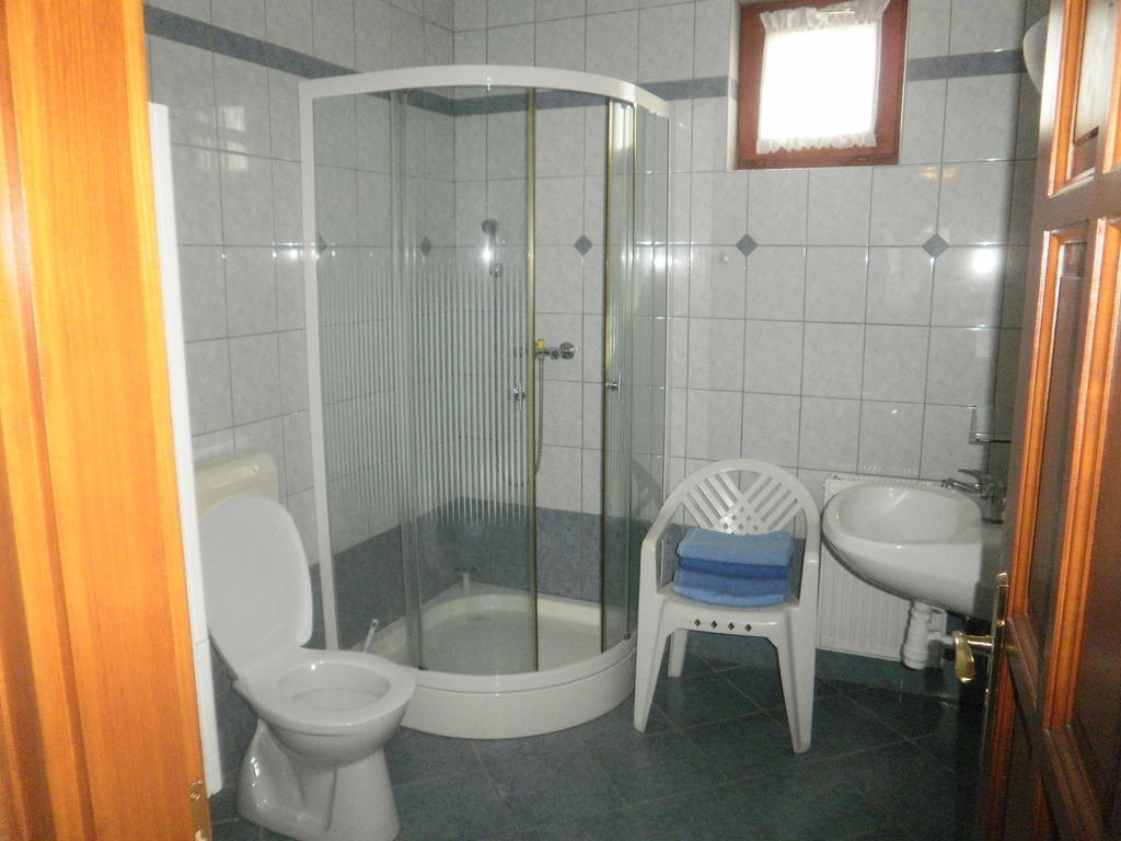 Zalakarosi Egerfa Nyaralohaz Foeldszinti Es Emeleti Apartman ห้อง รูปภาพ